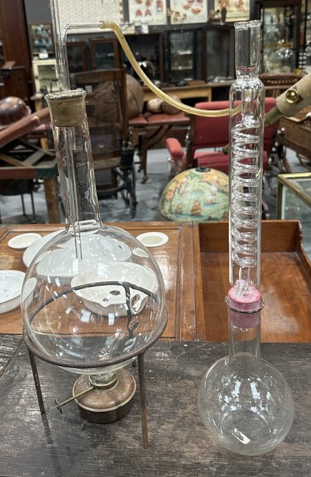 Lab Set Up,burner,flask large,flask medium,condenser, 